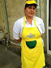 Blondie bitch is fingering her vagina